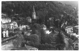 Photographie de l'Eglise Saint-Vincent et du bas du village des Planches