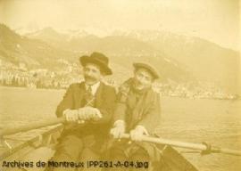 Montreux: Touristes dans une barque sur le Lac Léman au large de Clarens