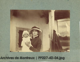 Tirage photographique: Portrait de Jeanne Puenzieux avec sa mère