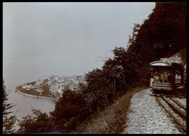 Glion: Train Montreux-les Rochers-de-Naye à la sortie d'un tunnel vers Glion