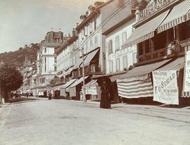 Montreux: Commerces de la Grand' Rue en dessus du Jardin Anglais de la Rouvenaz